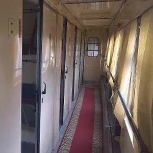 Рекламные листовки внутри вагонов поездов Луганска