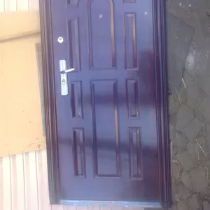 продам металлическую дверь