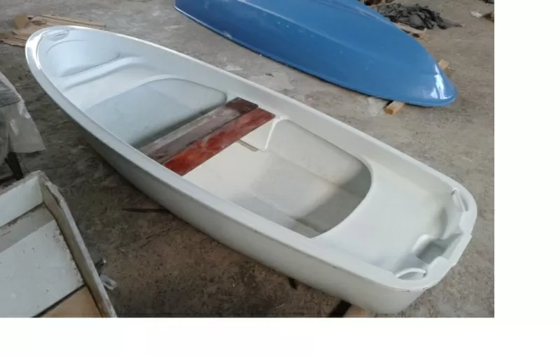 Лодка гребная  стеклопластиковая 5