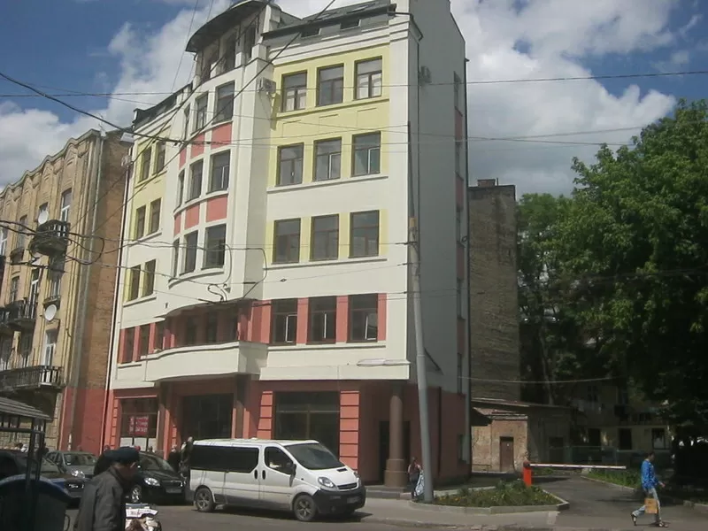 Приміщення в новозбудованому торново-офісному центрі в місті Львів.